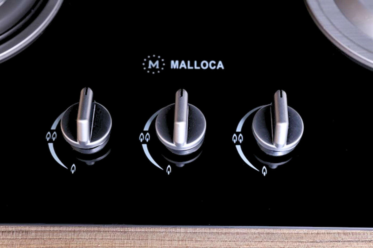 Bếp gas âm &nbsp;Malloca GHG 733B&nbsp;được trang bị núm xoay bằng kim loại chắc chắn