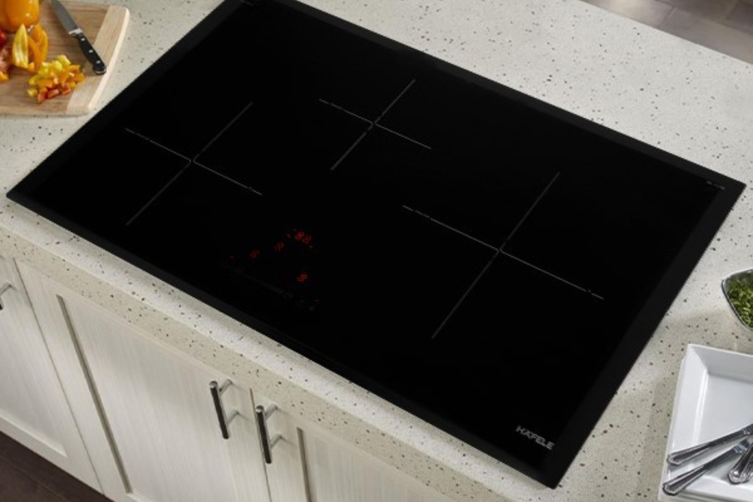 Bếp từ (Induction hob) là một thiết bị nấu ăn hiện đại sử dụng điện năng để tạo nhiệt thay vì đốt nhiên liệu