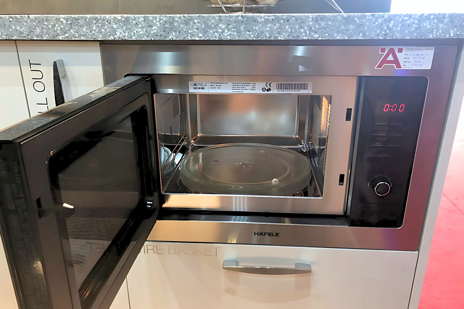 Lò vi sóng Hafele HM-B38A sở hữu thiết kế lắp âm tủ, hòa mình liền mạch vào hệ thống tủ bếp