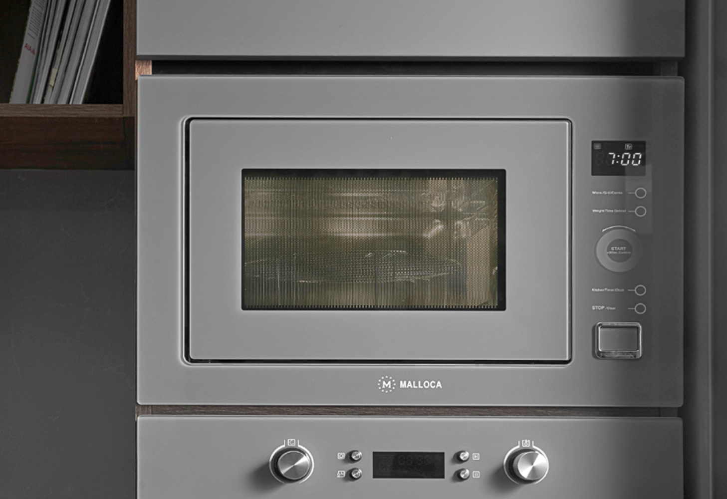 Lò vi sóng Malloca MW-927BG chinh phục người dùng ngay từ cái nhìn đầu tiên bằng vẻ ngoài cứng cáp,