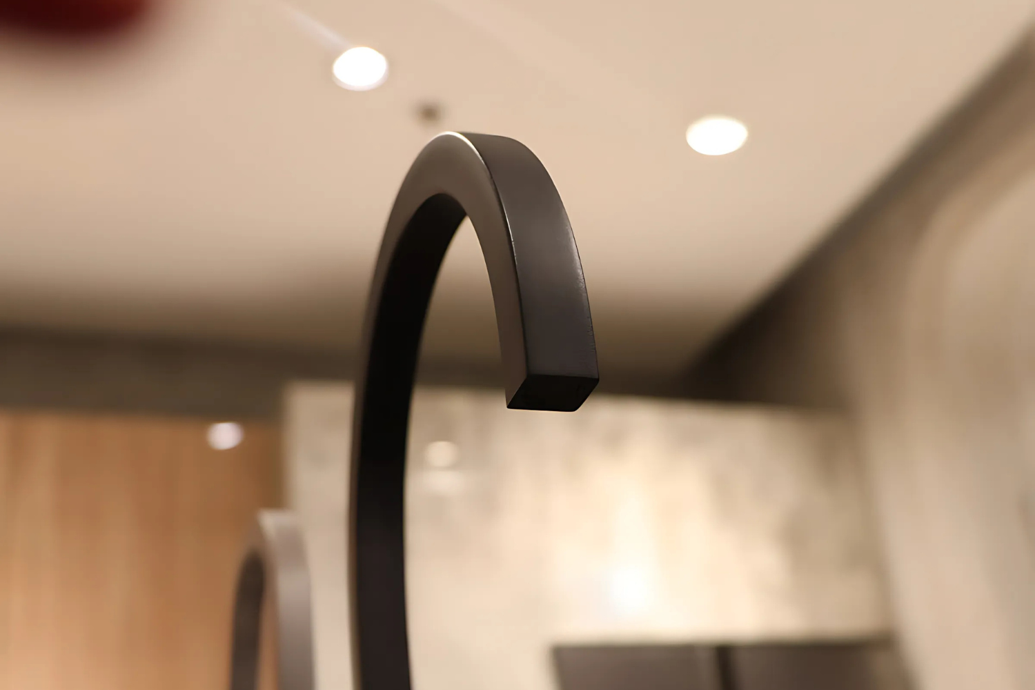 dau-voi&nbsp;voi-kieu&nbsp;dang-vuong-van-hien-dai-&nbsp;phu-hop-nhieu-khong-gian-bep