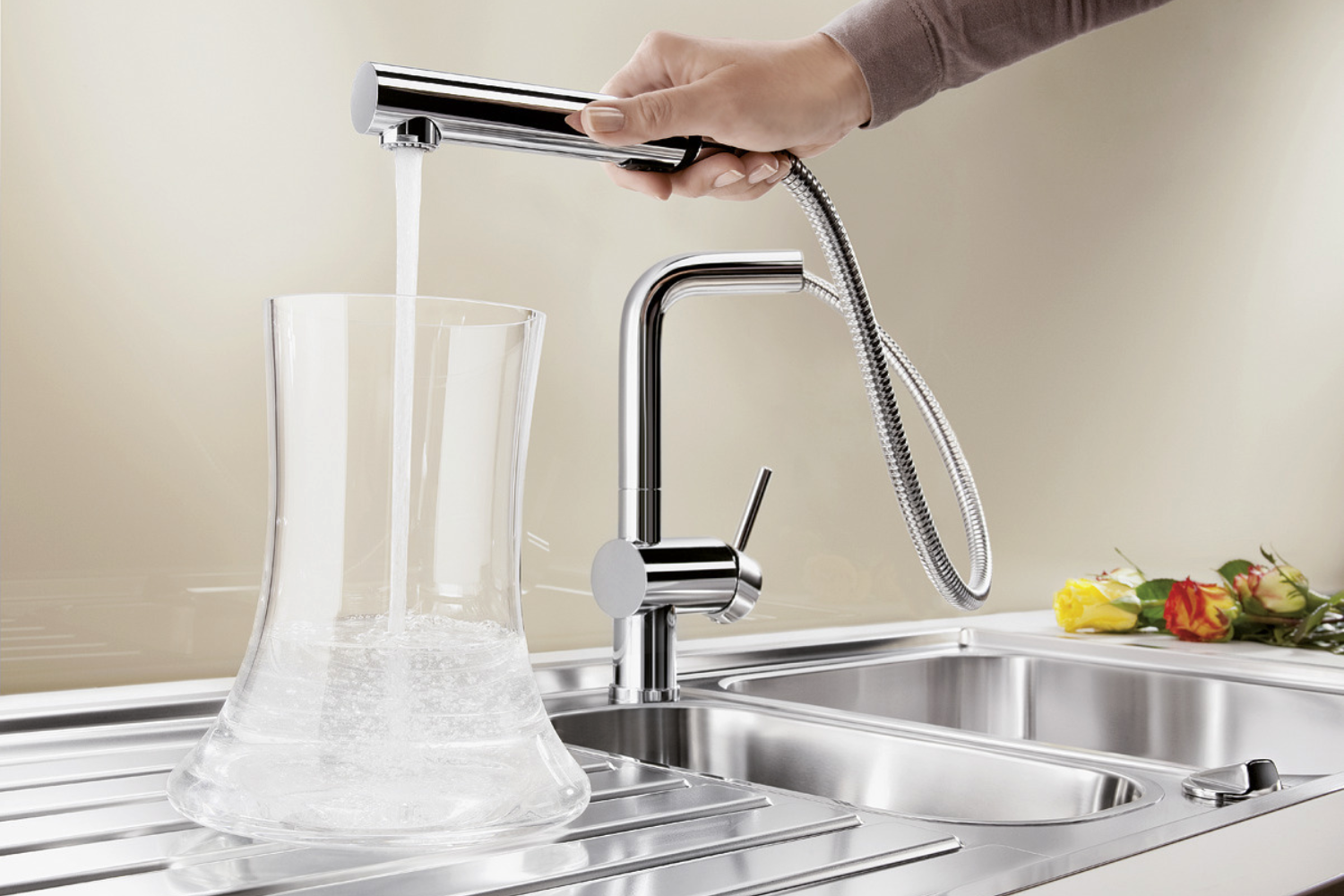 tay-cam-voi-keo-dai-de-dang-su-dung