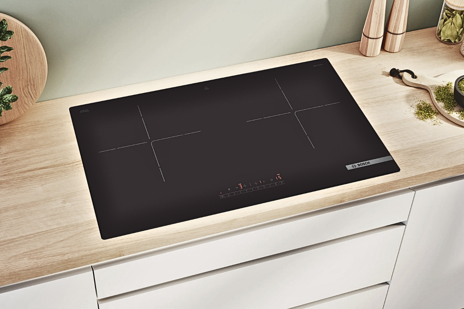 Bếp Bosch PPI8256EVN được nằm gọn gàng ẩn mình trong mặt bàn bếp