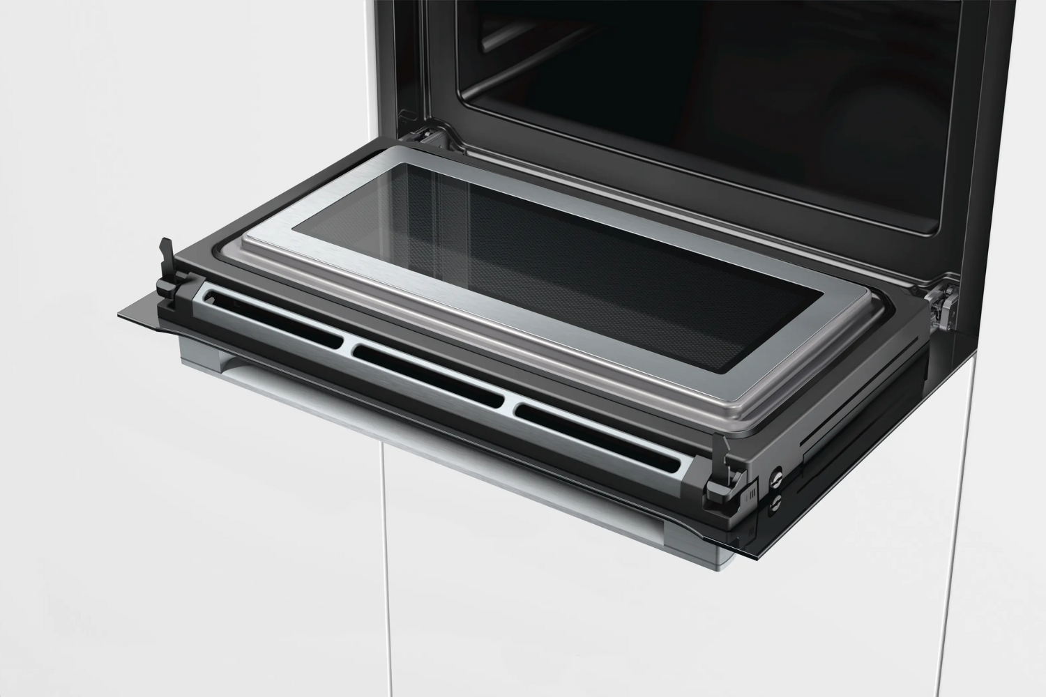 Cửa lò được tích hợp 3 lớp kính cách nhiệt chuyên biệt