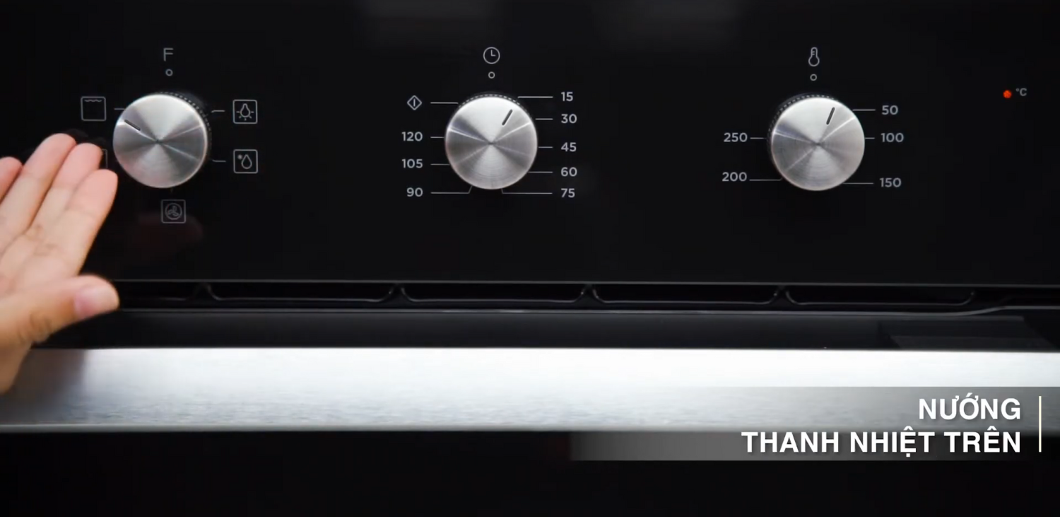 Tập trung nhiệt từ phía trên, phù hợp để làm vàng bề mặt, làm giòn