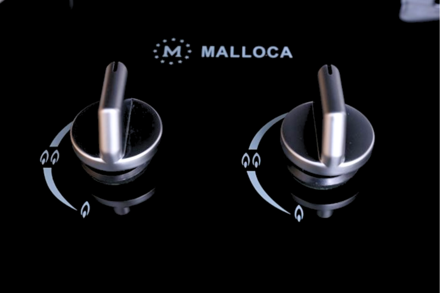 Với hai núm vặn độc lập cho từng vùng nấu, việc điều khiển bếp gas&nbsp; Malloca GHG 732A&nbsp; trở nên cực kỳ trực quan