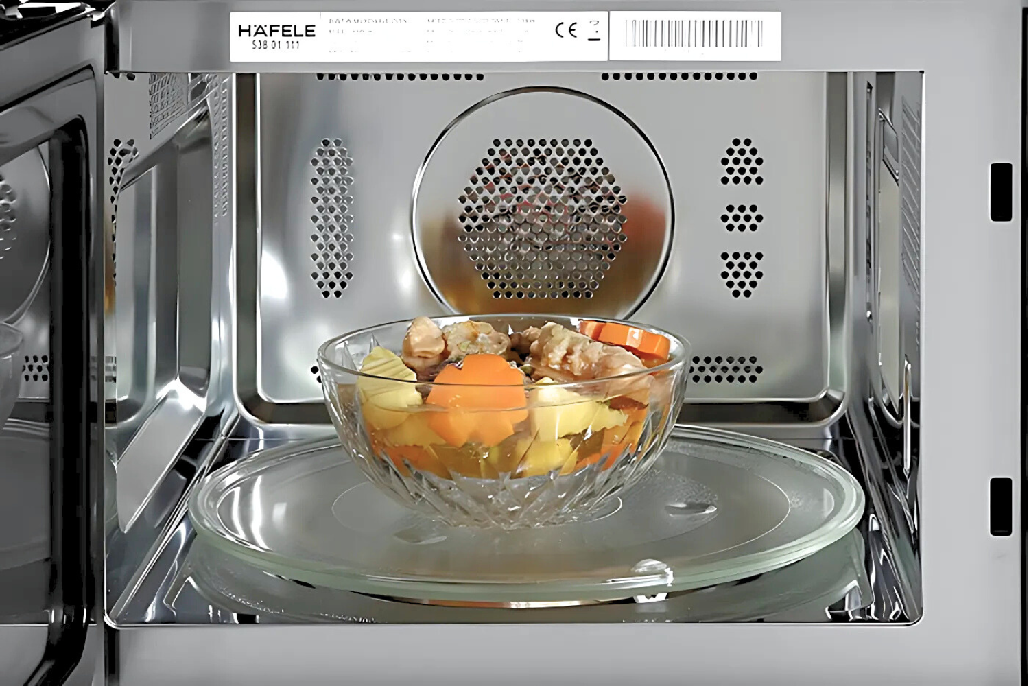 Bên trong khoang lò được chế tạo từ thép không gỉ cao cấp