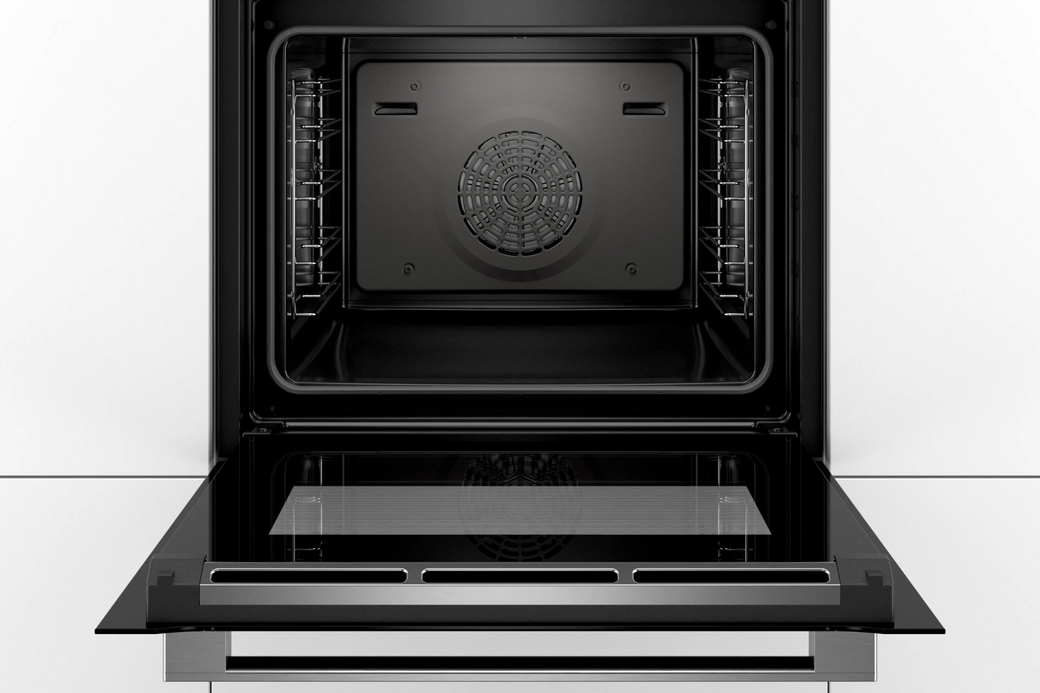 Dung tích Bosch HBG634BW1 lên tới 71 lít, dễ dàng đáp ứng nhu cầu nướng cho cả gia đình đông người