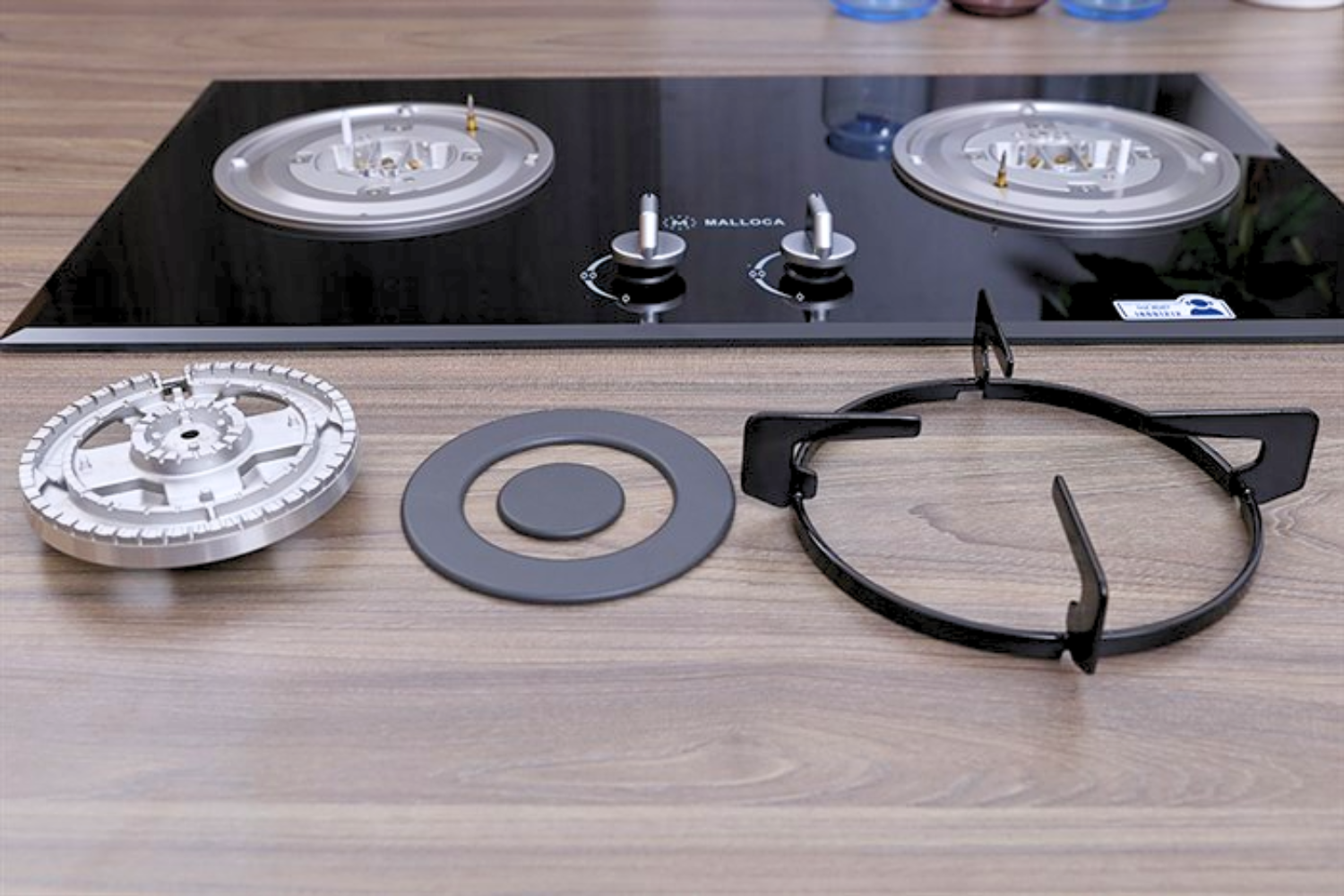 Mặt bếp Malloca GHG 732A làm bằng kính cường lực cao cấp dày 8mm