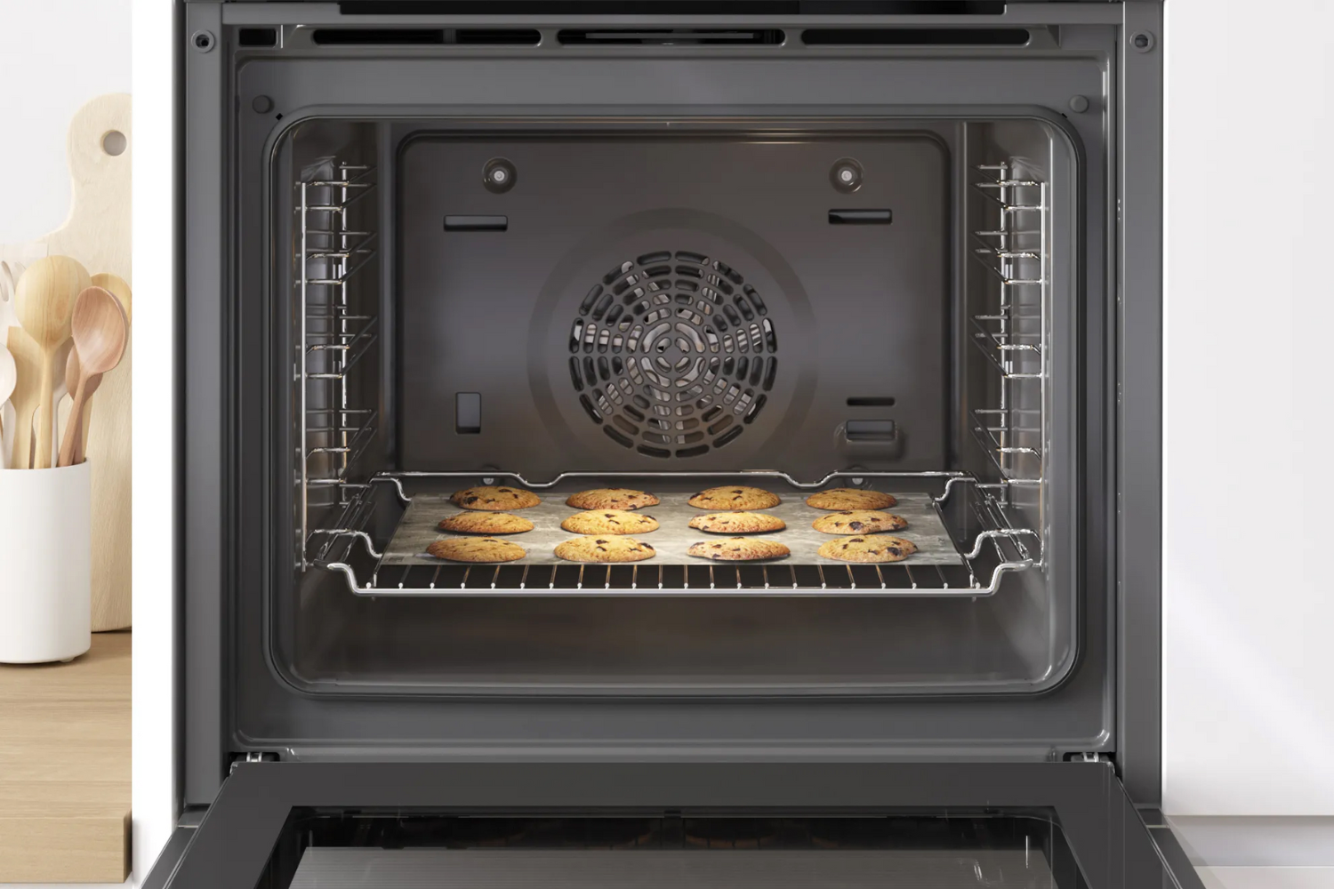 Khí nóng được lưu thông nhanh chóng và đồng đều tới mọi ngóc ngách trong khoang lò