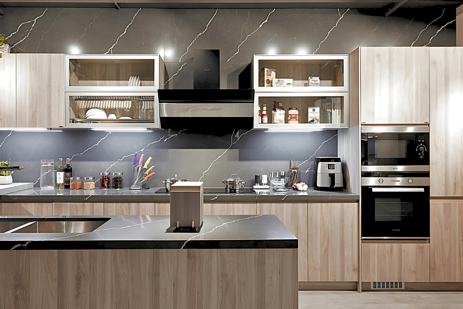 Lò vi sóng Malloca MW 927S được thiết kế chuyên biệt để lắp đặt âm tủ, tối ưu hóa không gian bếp