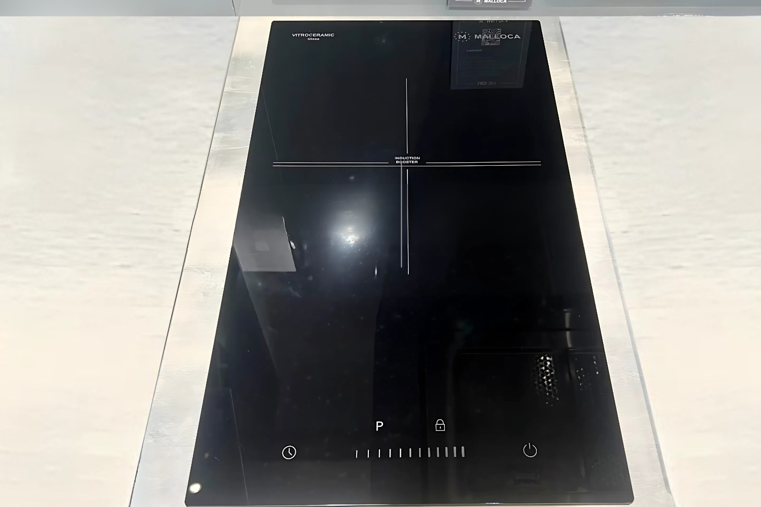 Bếp từ đơn Malloca MDI 301 tự hào khoác lên mình mặt kính Vitroceramic cao cấp