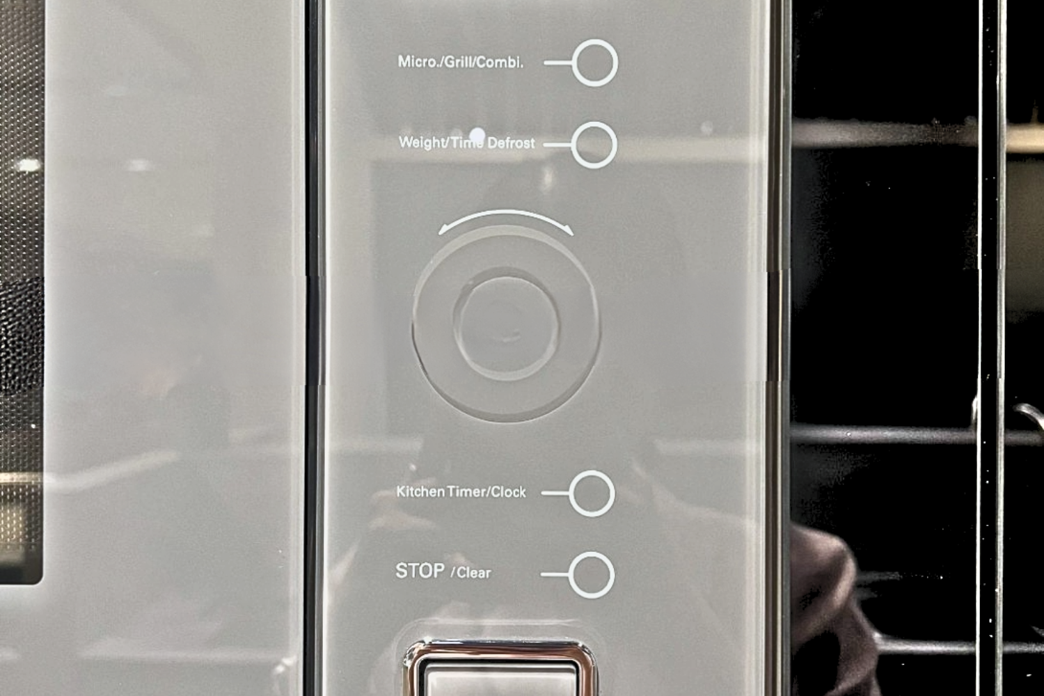 Lò trang bị 5 cấp độ công suất vi sóng, cho phép người dùng linh hoạt điều chỉnh