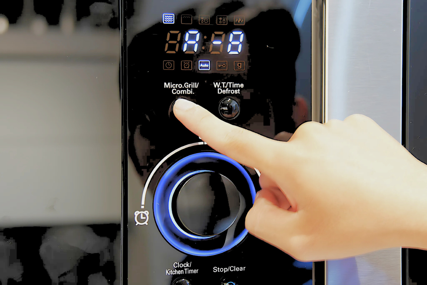 Lò vi sóng Malloca MW-927S là một trợ thủ đắc lực với hiệu năng vượt trội và khả năng chế biến linh hoạt