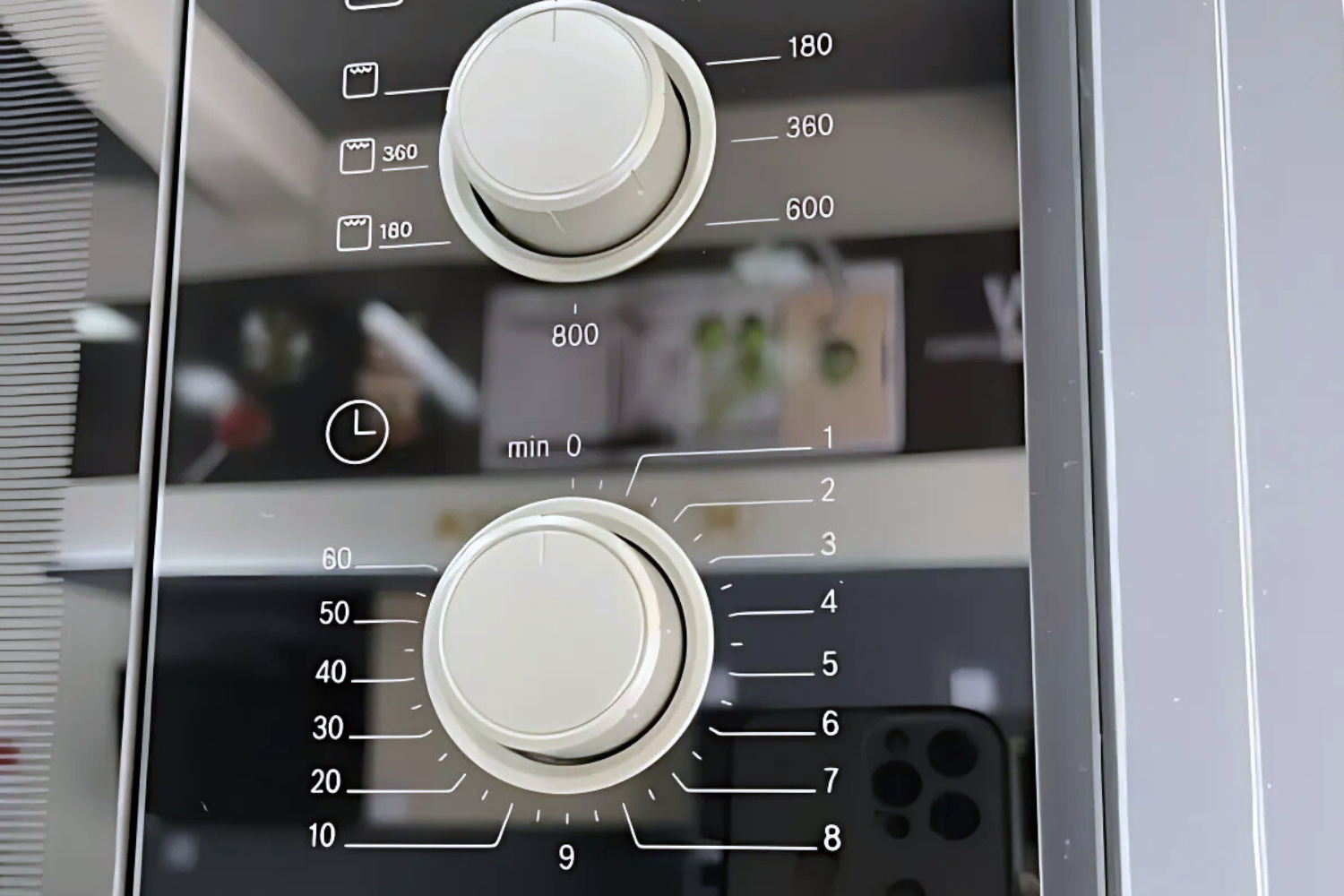 Lò vi sóng Bosch BEL520MS0K Serie 4 sở hữu bảng điều khiển được thiết kế tối ưu