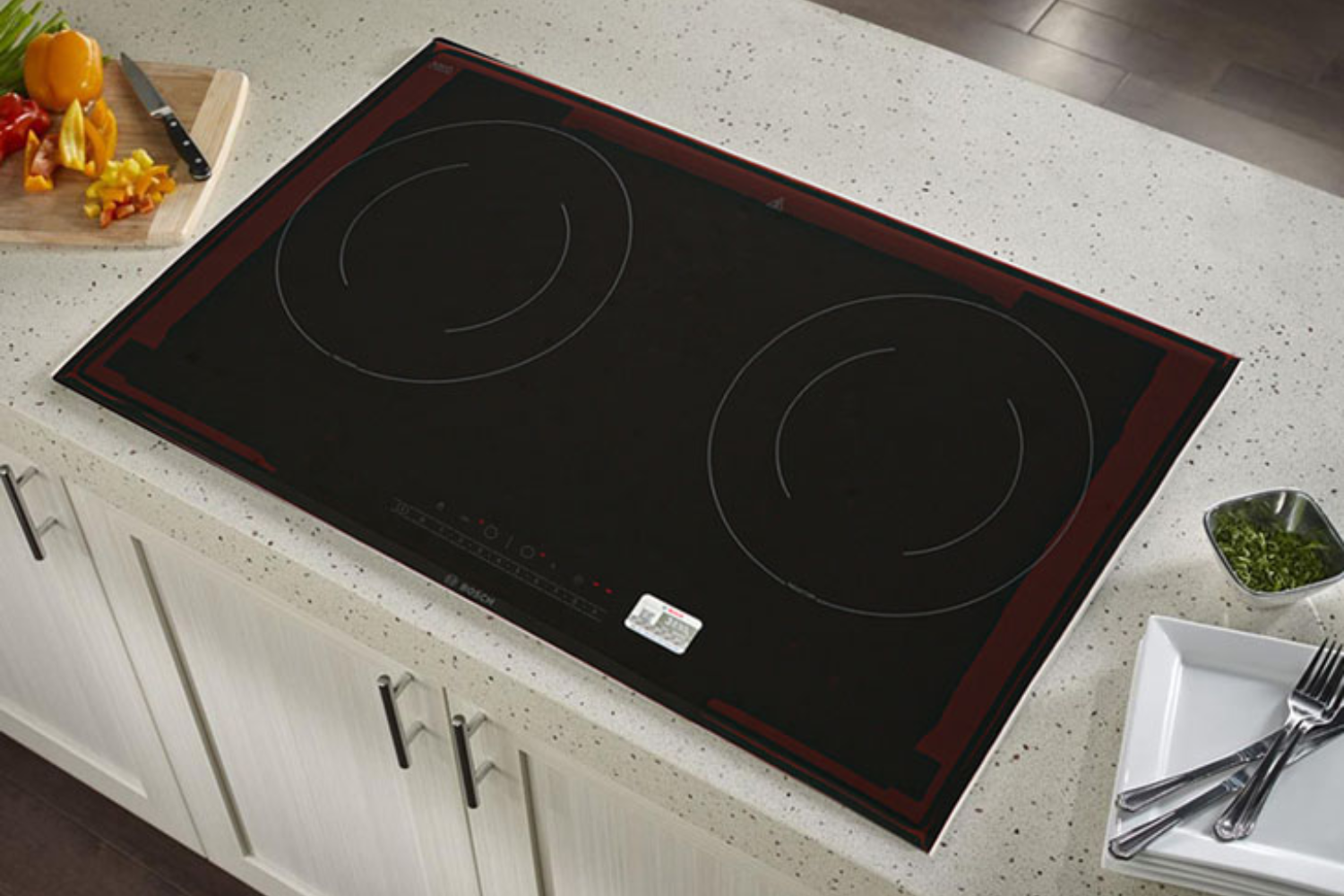 Với kích thước mặt bếp rộng hơn, bếp từ Bosch 70-75cm thường có 3-4 vùng nấu