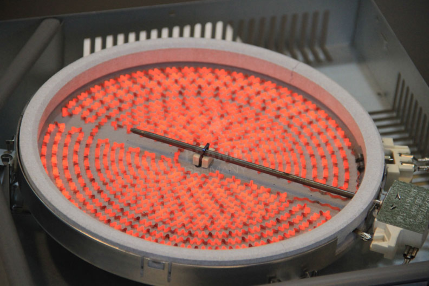 Các mẫu bếp hồng ngoại Hafele thường sử dụng mâm nhiệt Hi-light cũng của hãng E.G.O (Đức)