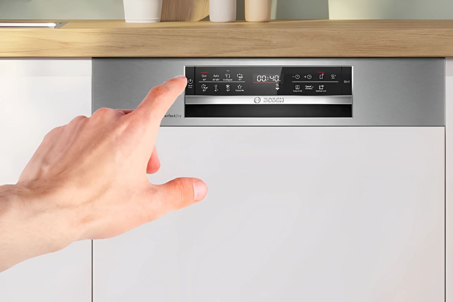 Bảng điều khiển của máy rửa bát bán phần đặt phía trước dễ thao tác