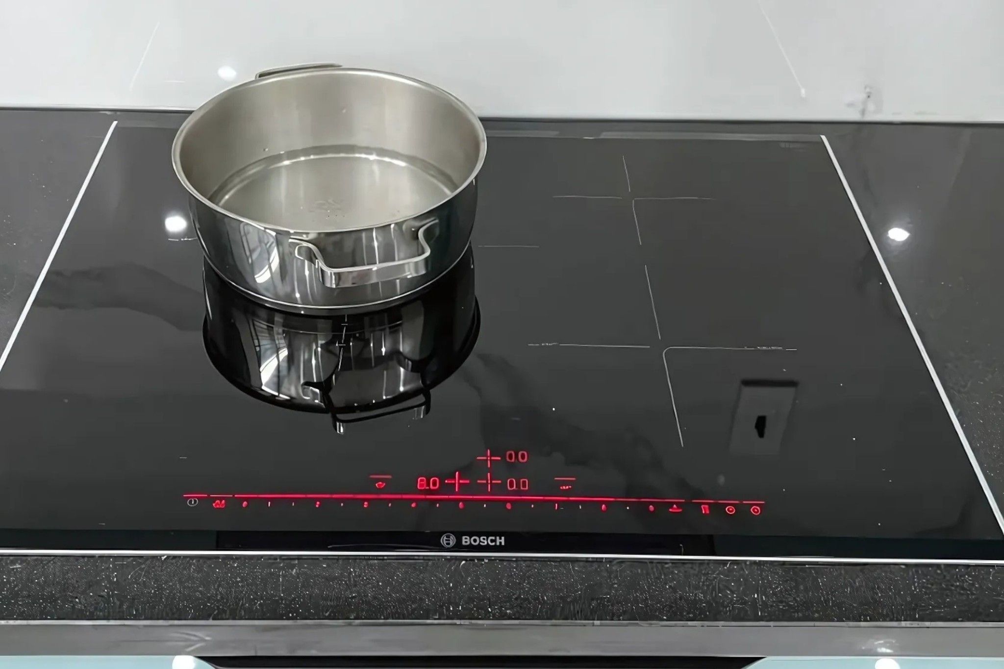 Bosch PXE675DC1E được thiết kế lắp âm sang trọng tiết kiệm không gian