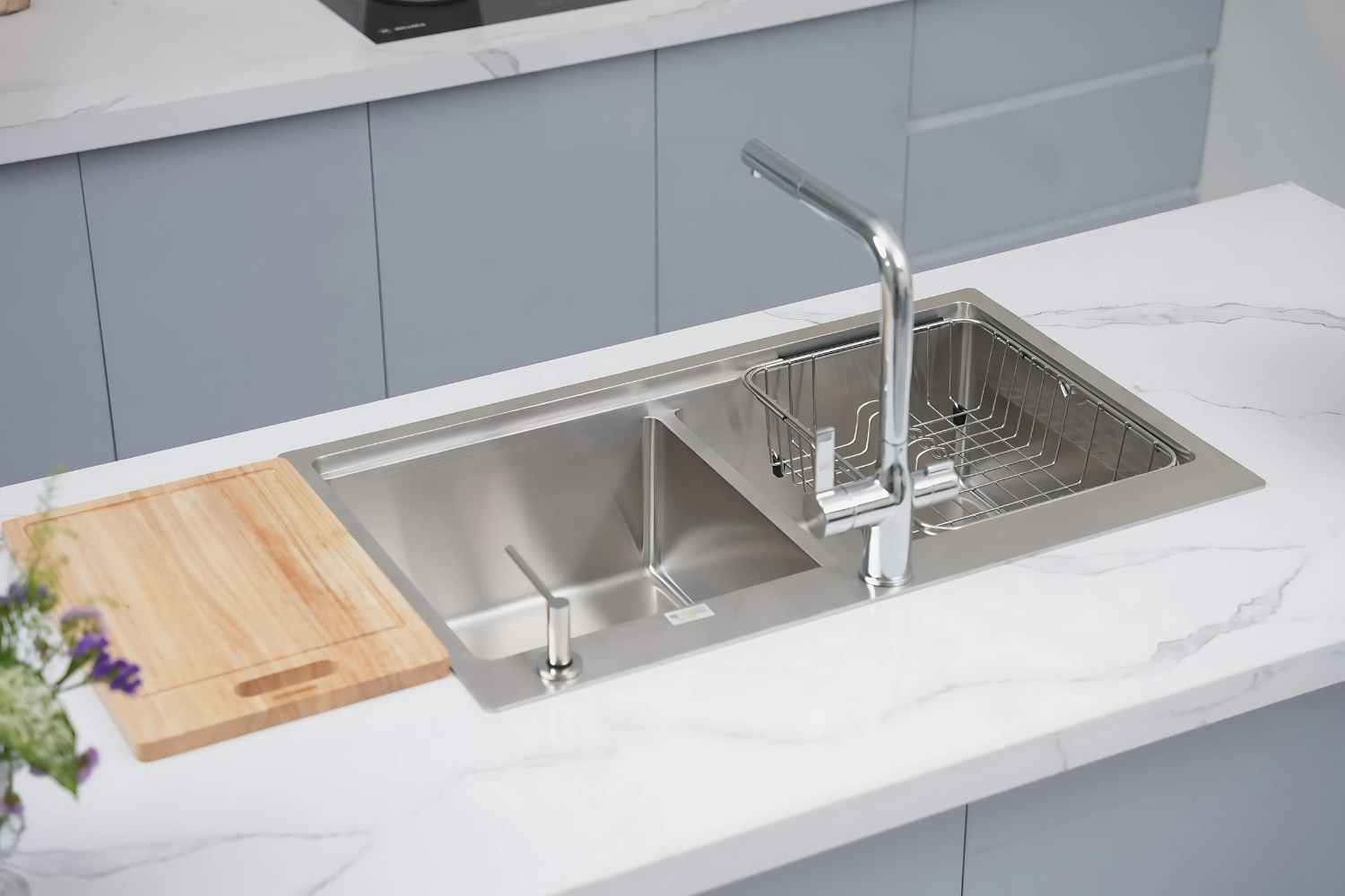 Bộ phụ kiện đồng bộ, tiện lợi khi lắp đặt