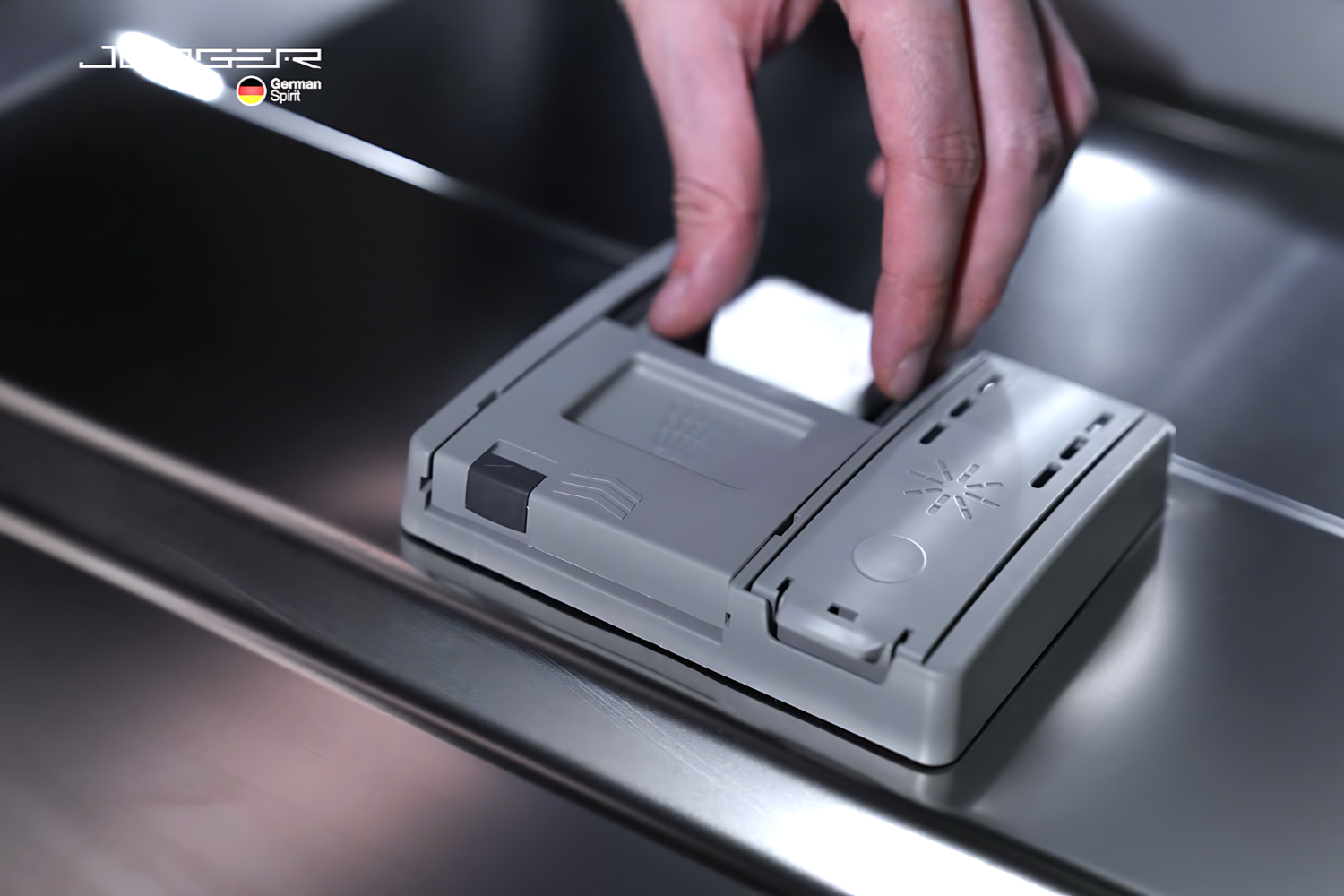 Bước 1: Thêm viên rửa bát