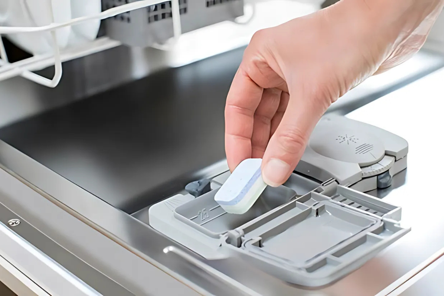 Bước 3: Thêm chất tẩy rửa và phụ gia đi kèm