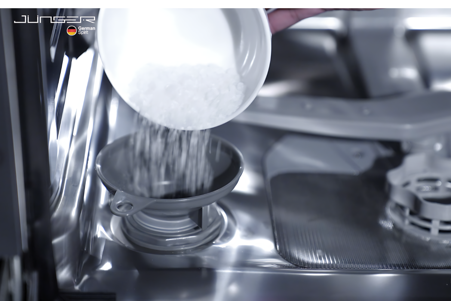 Bước 3: Thêm muối làm mềm nước