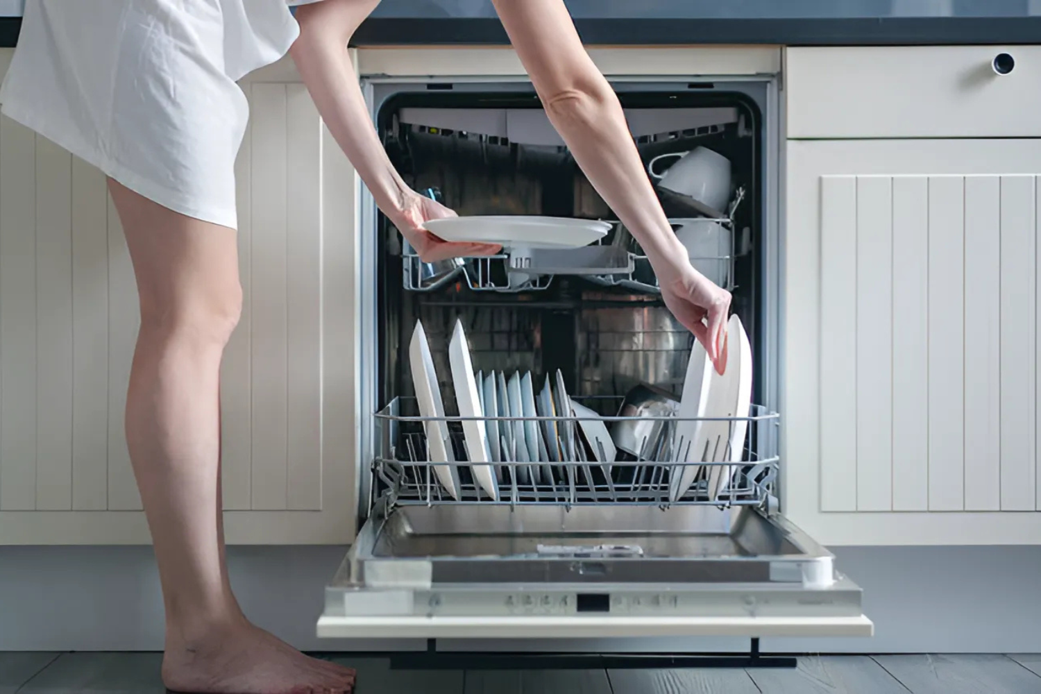 Bước 6: Kết thúc chu trình rửa và lấy chén đĩa đúng cách