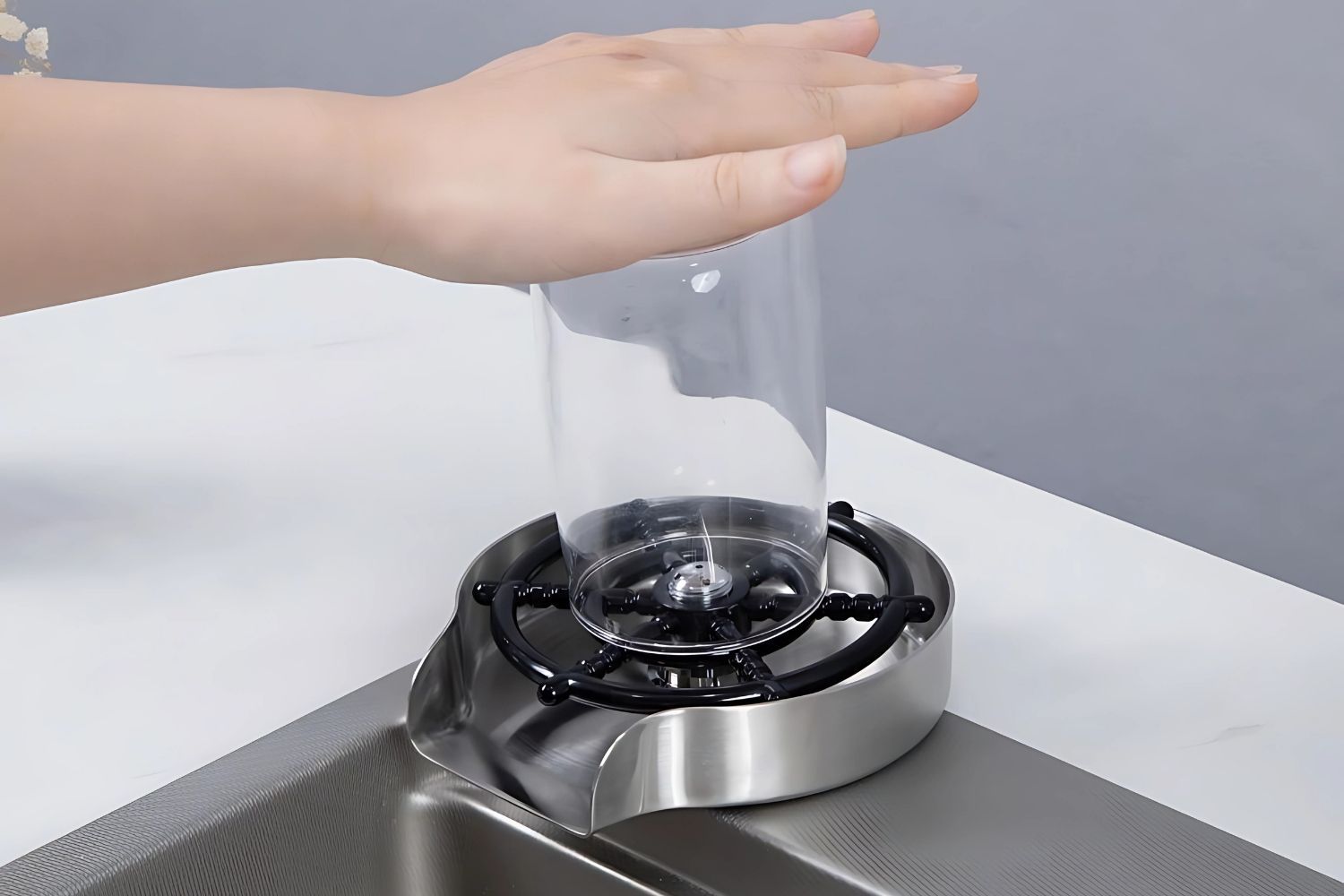 Chậu rửa bát có tích hợp vòi rửa ly