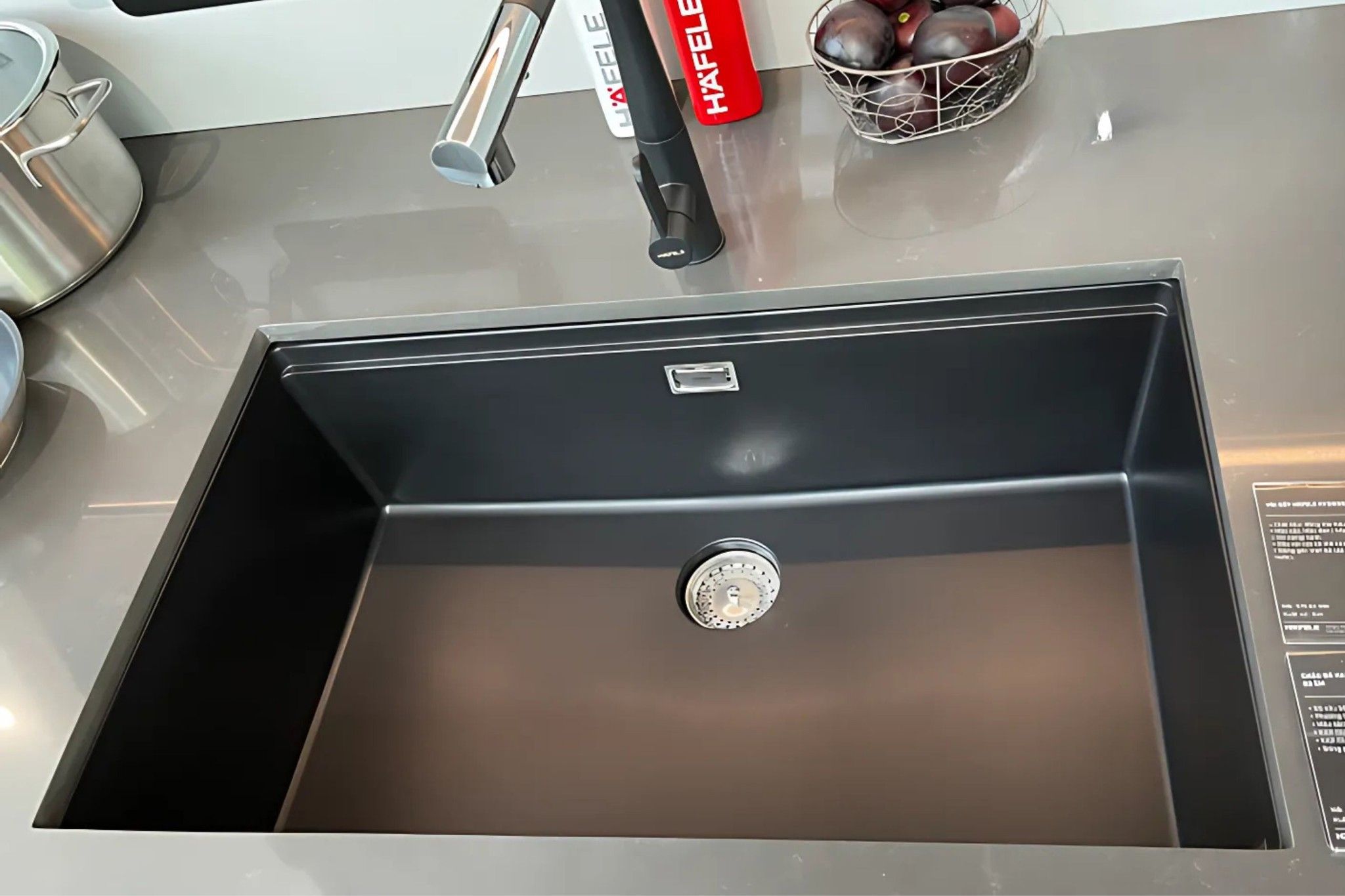 Độ sâu bồn rửa lý tưởng lên đến 200 mm