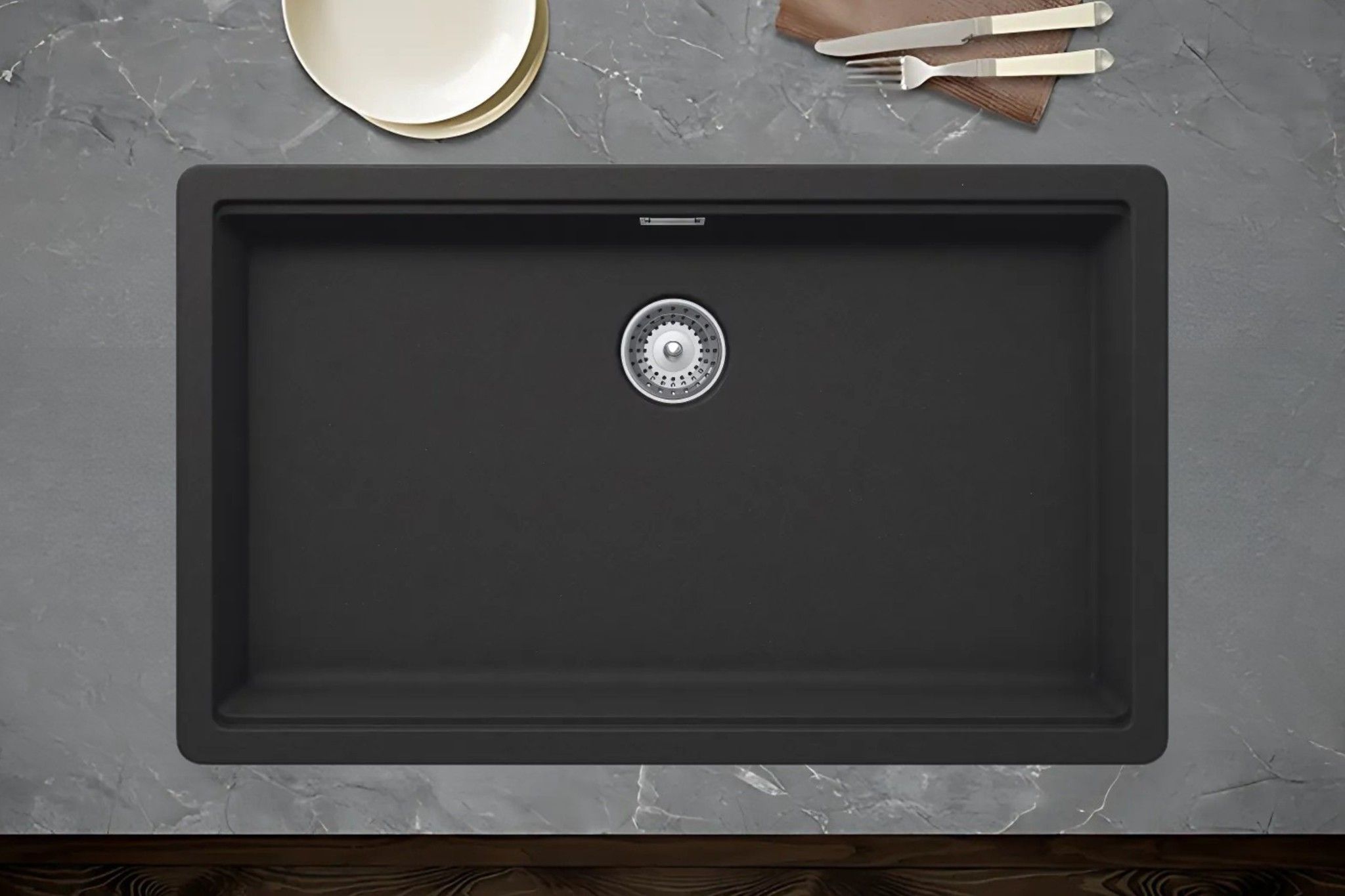 Thiết kế 1 hố hình chữ nhật màu đen sang trọng