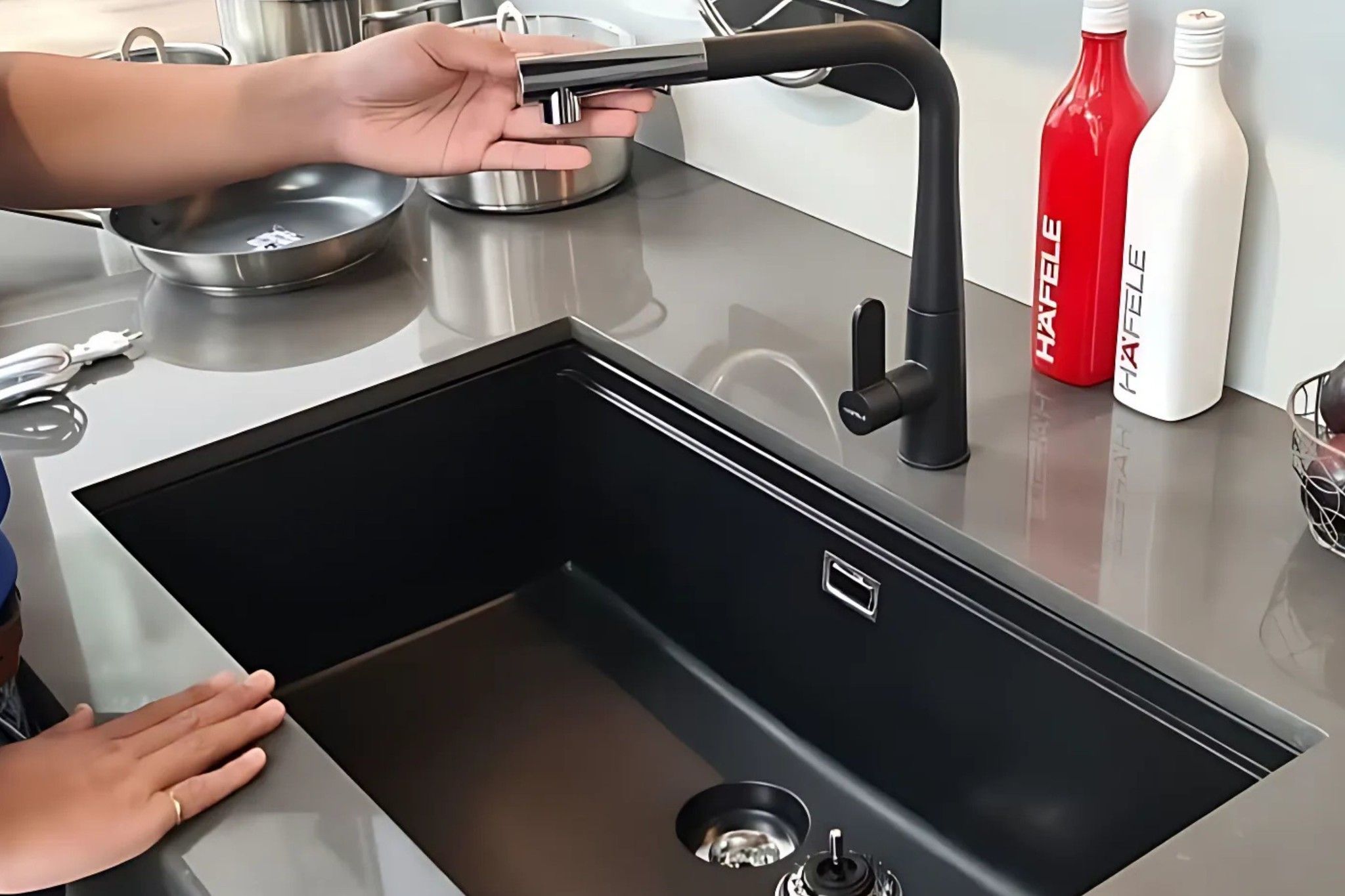 Thiết kế dễ dàng kết hợp với vòi rửa tạo điểm nhấn