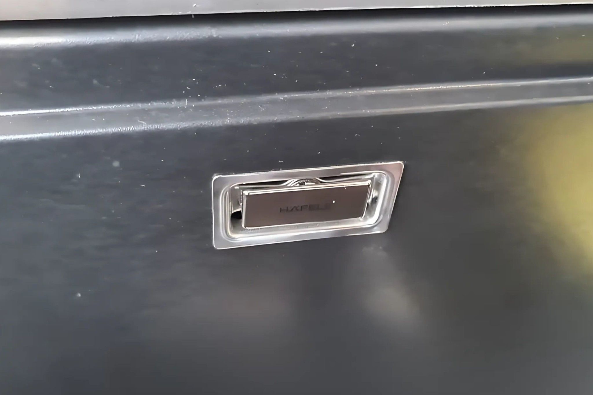 Trang bị lỗ thoát tràn an toàn, tiện lợi