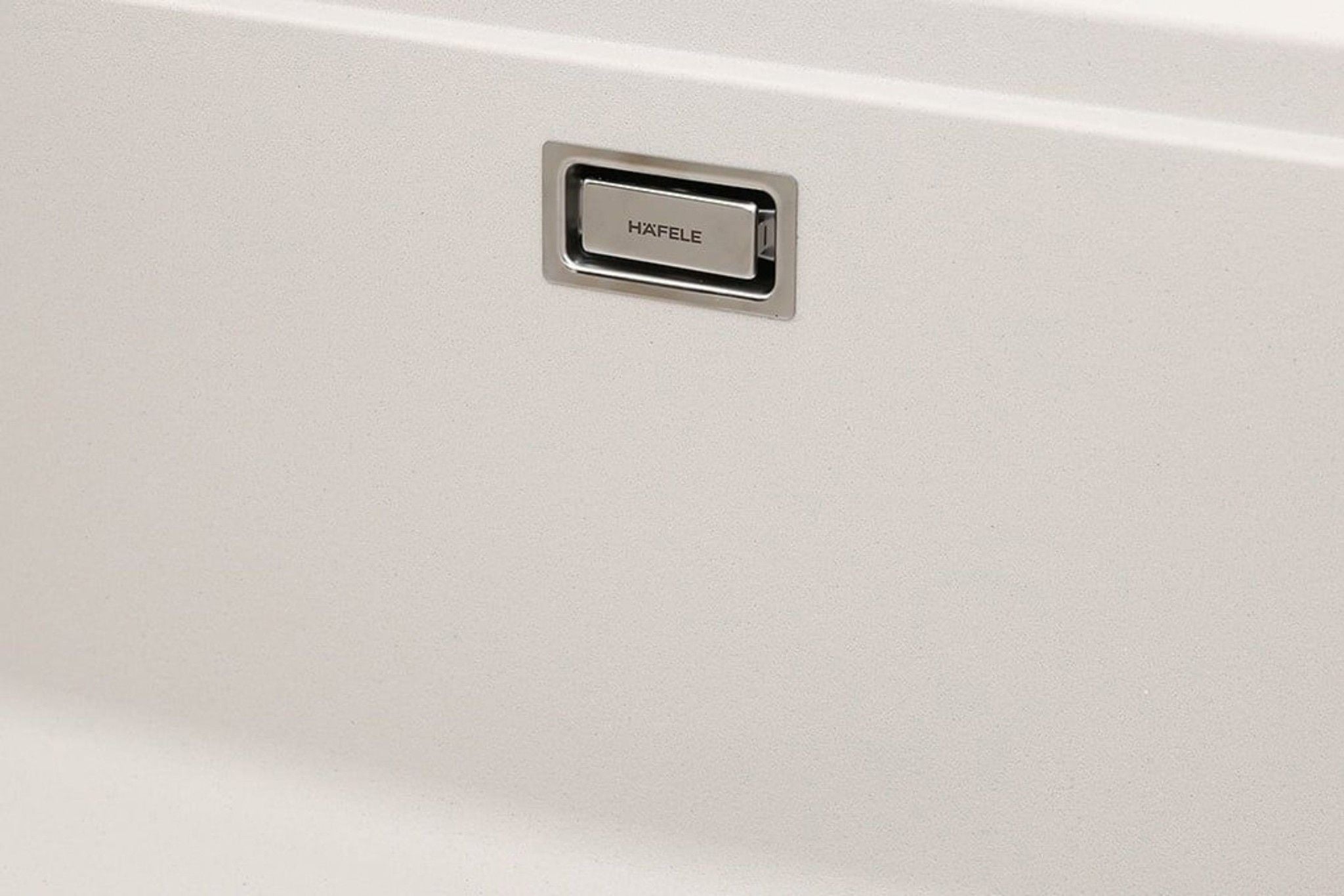 Lỗ thoát tràn giúp tránh tình trạng quên tắt nước hiệu quả