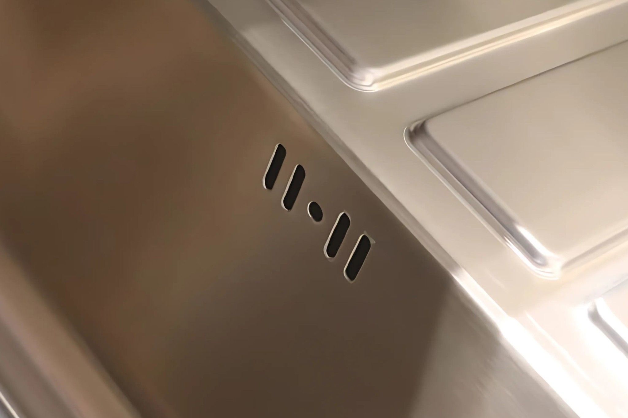 Chậu rửa chén Malloca MS 1017 New thiết kế chống tràn, bảo vệ người dùng