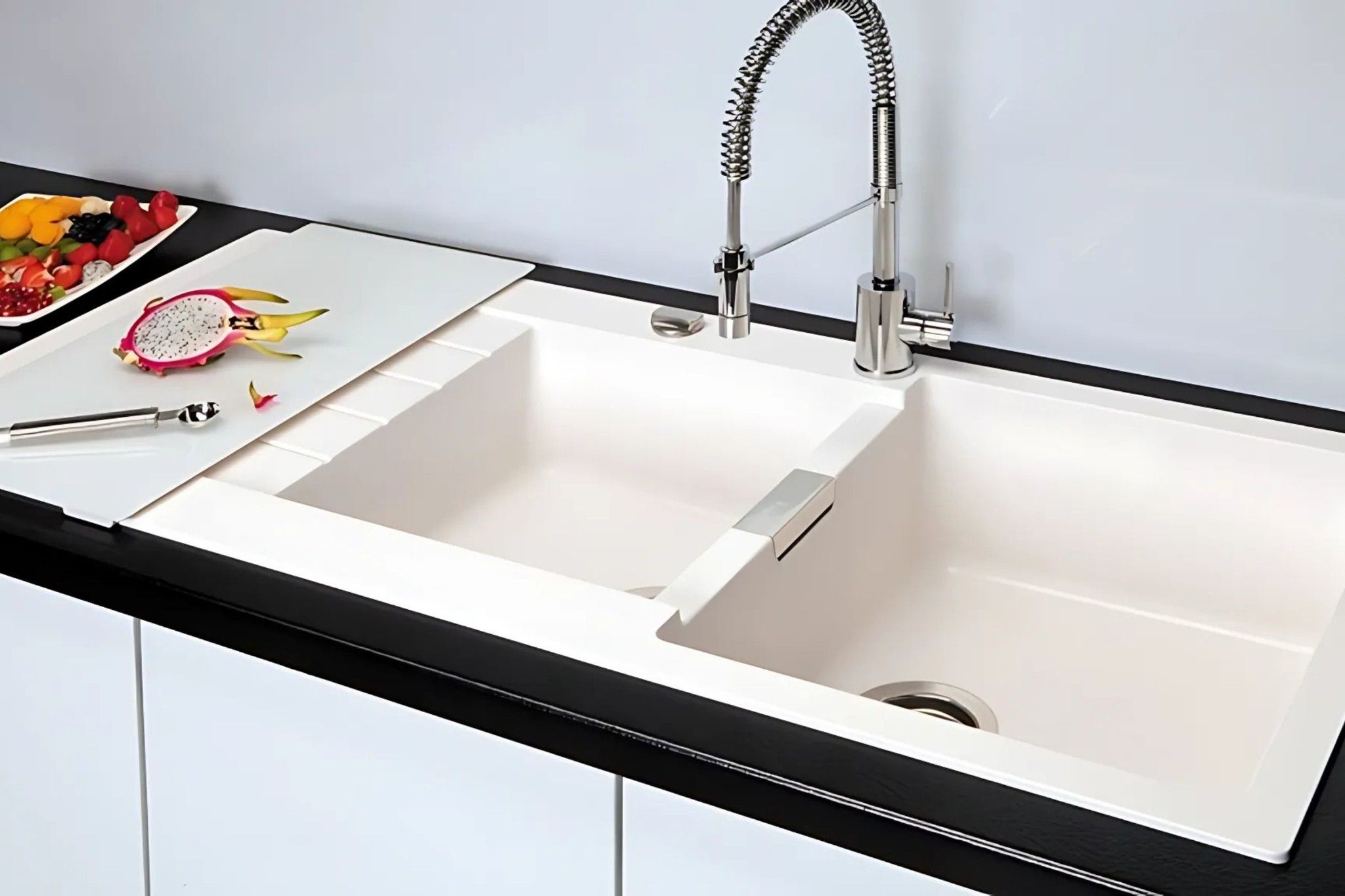 Màu kem sang trọng, tô điểm cho căn bếp