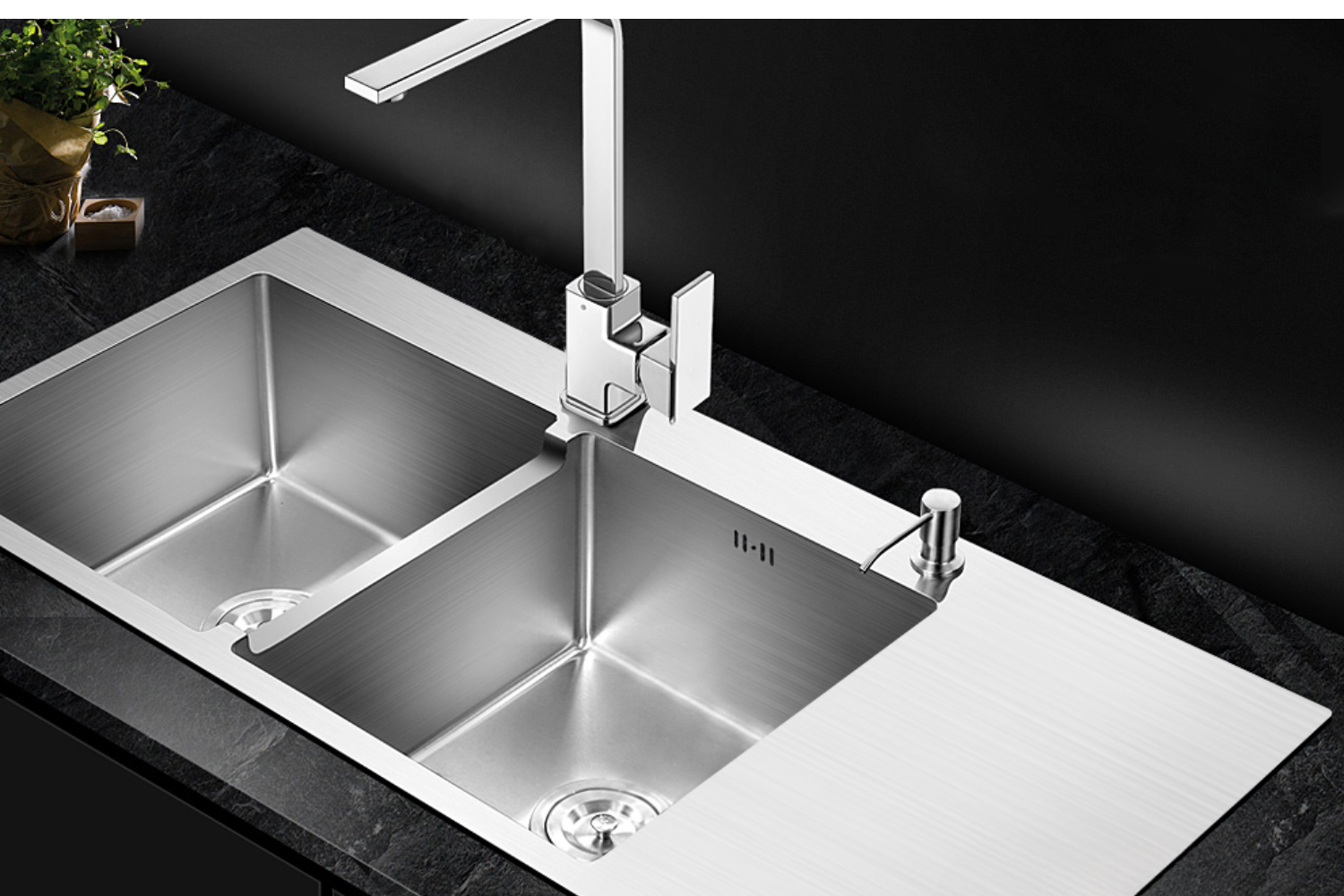 Chậu rửa bát 2 hố có kích thước trung bình (từ 600 mm đến 900 mm)