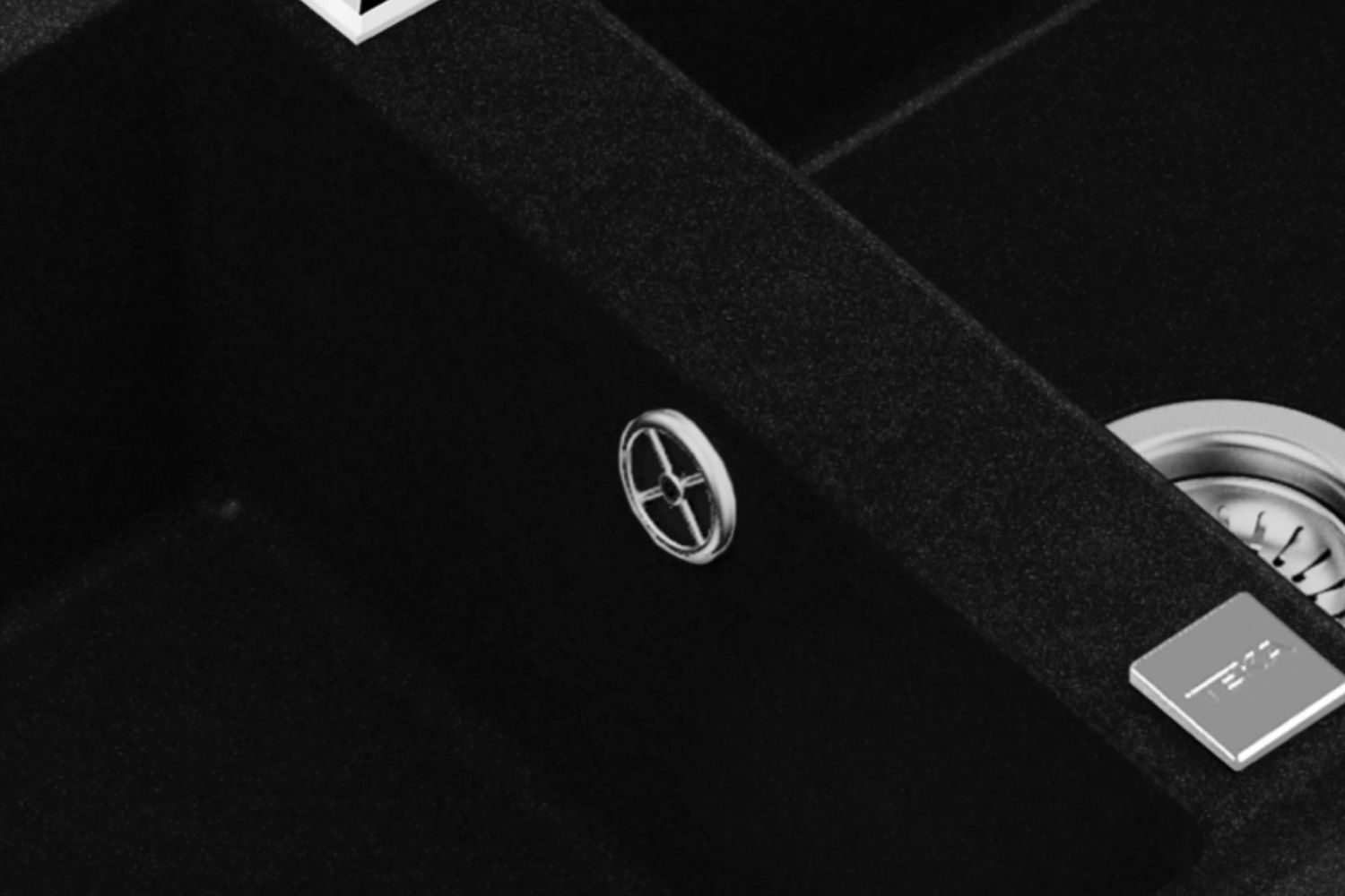 Lỗ thoát tràn giúp hạn chế tình trạng quên tắt nước