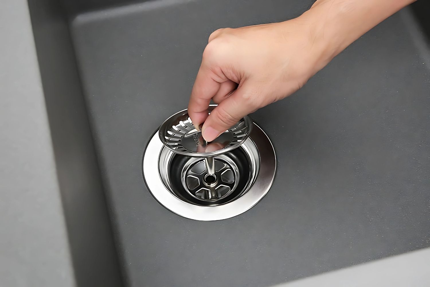 Rổ lọc rác bằng inox không gỉ, phù hợp với khu vực ẩm ướt