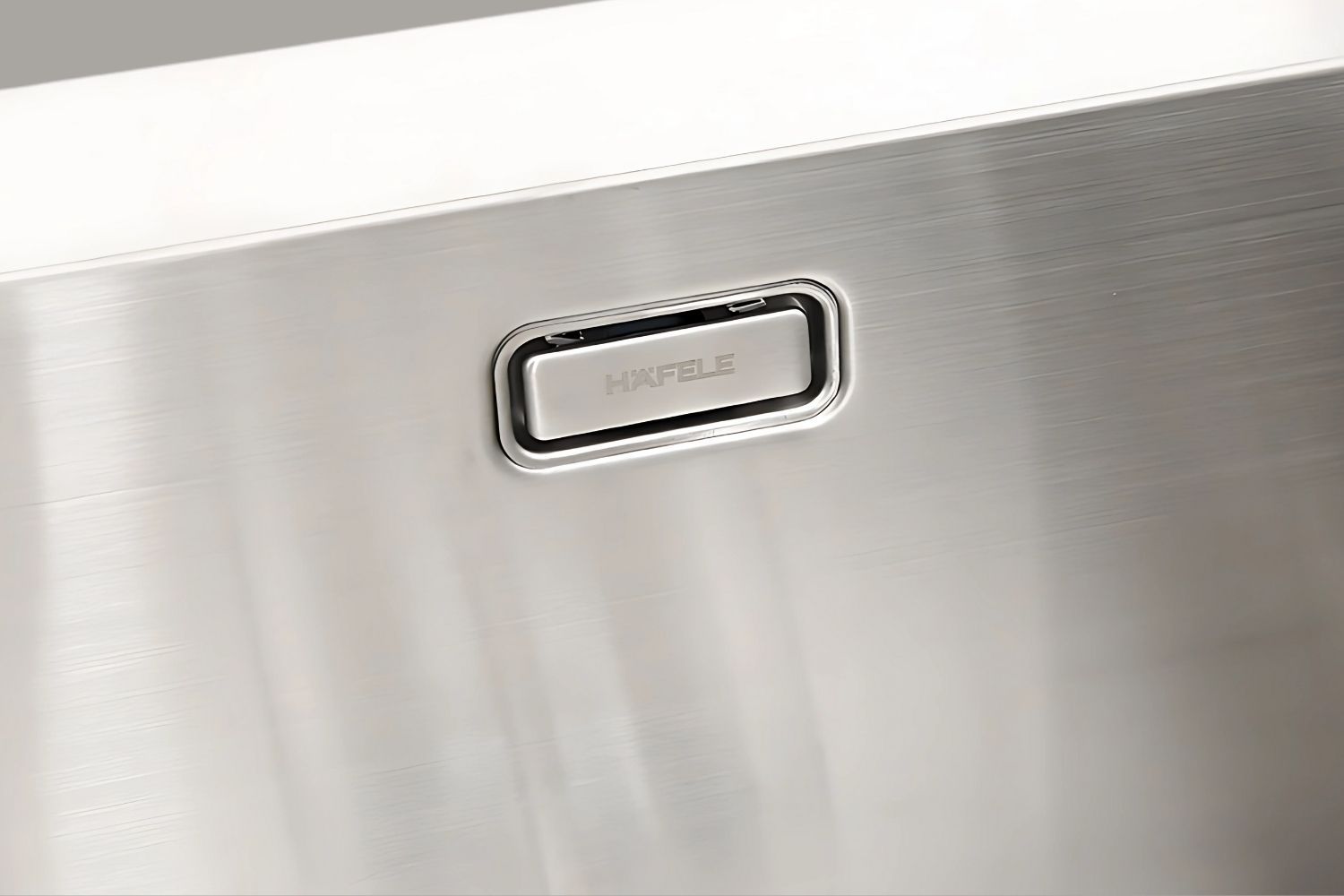 Chậu rửa bát Hafele HS20-SSN2S90 567.20.537 trang bị lỗ thoát tràn ở cả 2 hố