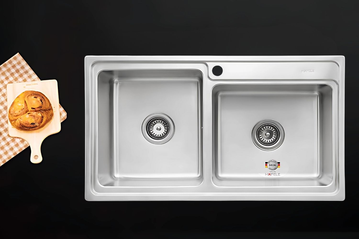 Chậu rửa bát có lòng chậu sâu 215mm, hạn chế văng nước ra ngoài khi sử dụng