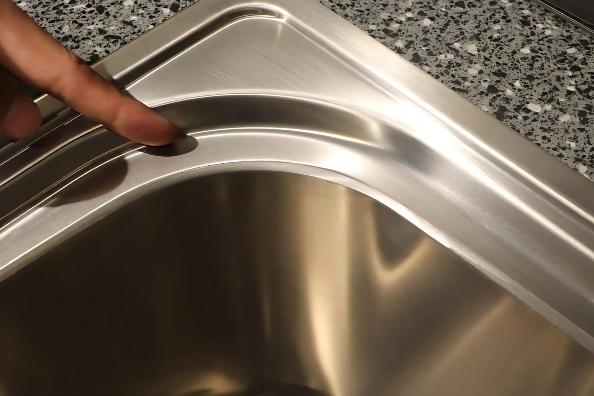 Bồn rửa Malloca MS 1011 NEW thiết kế bo cong ở 4 góc