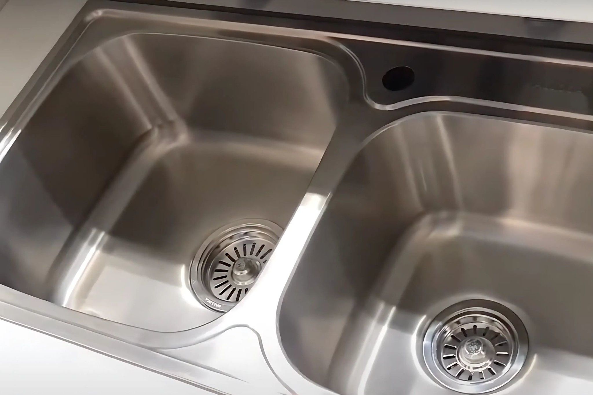 Chậu rửa chén Malloca MS 1011 NEW dễ dàng vệ sinh, tiện lợi