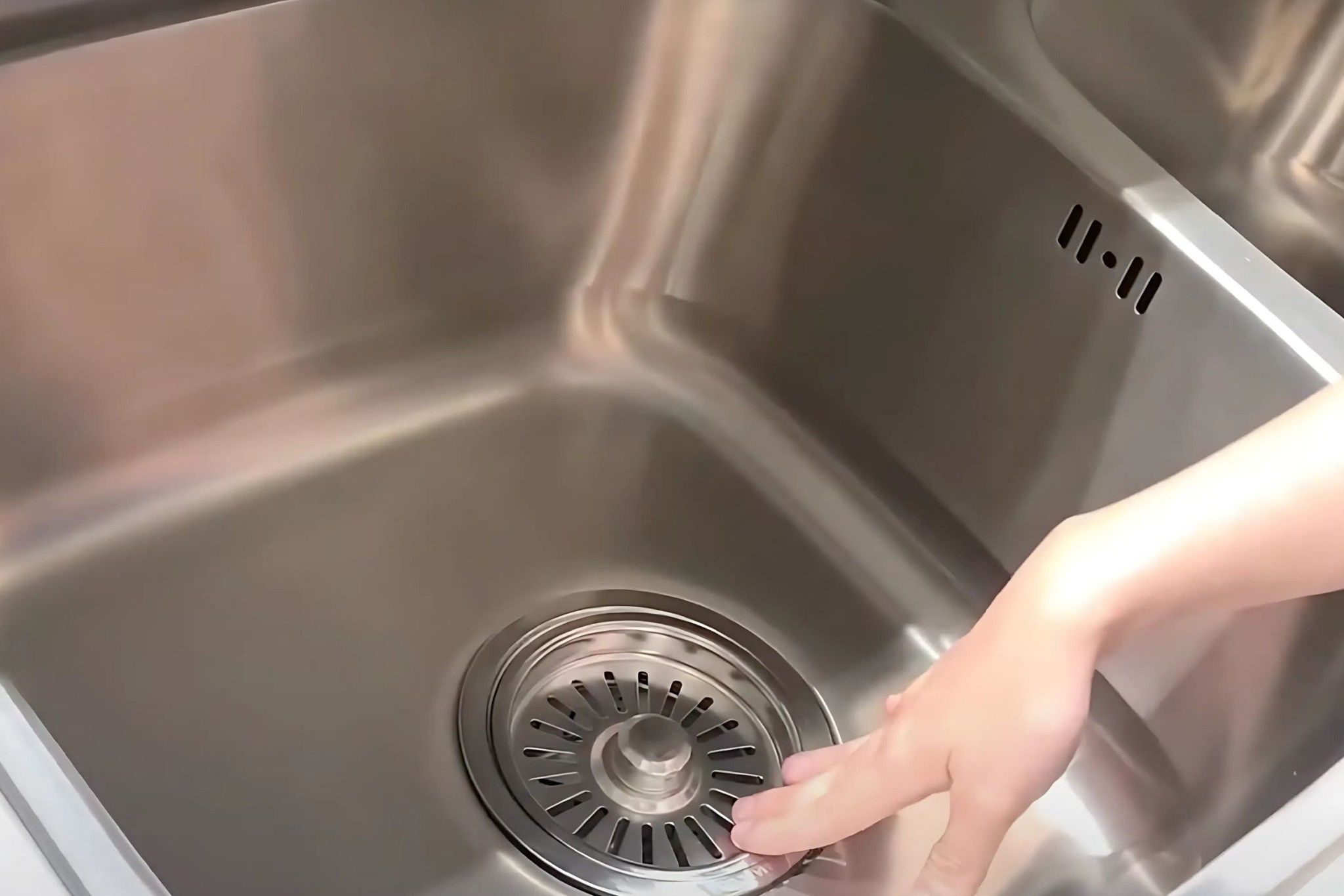 Chậu rửa chén Malloca MS 1011 NEW có độ sâu chống văng hiệu quả