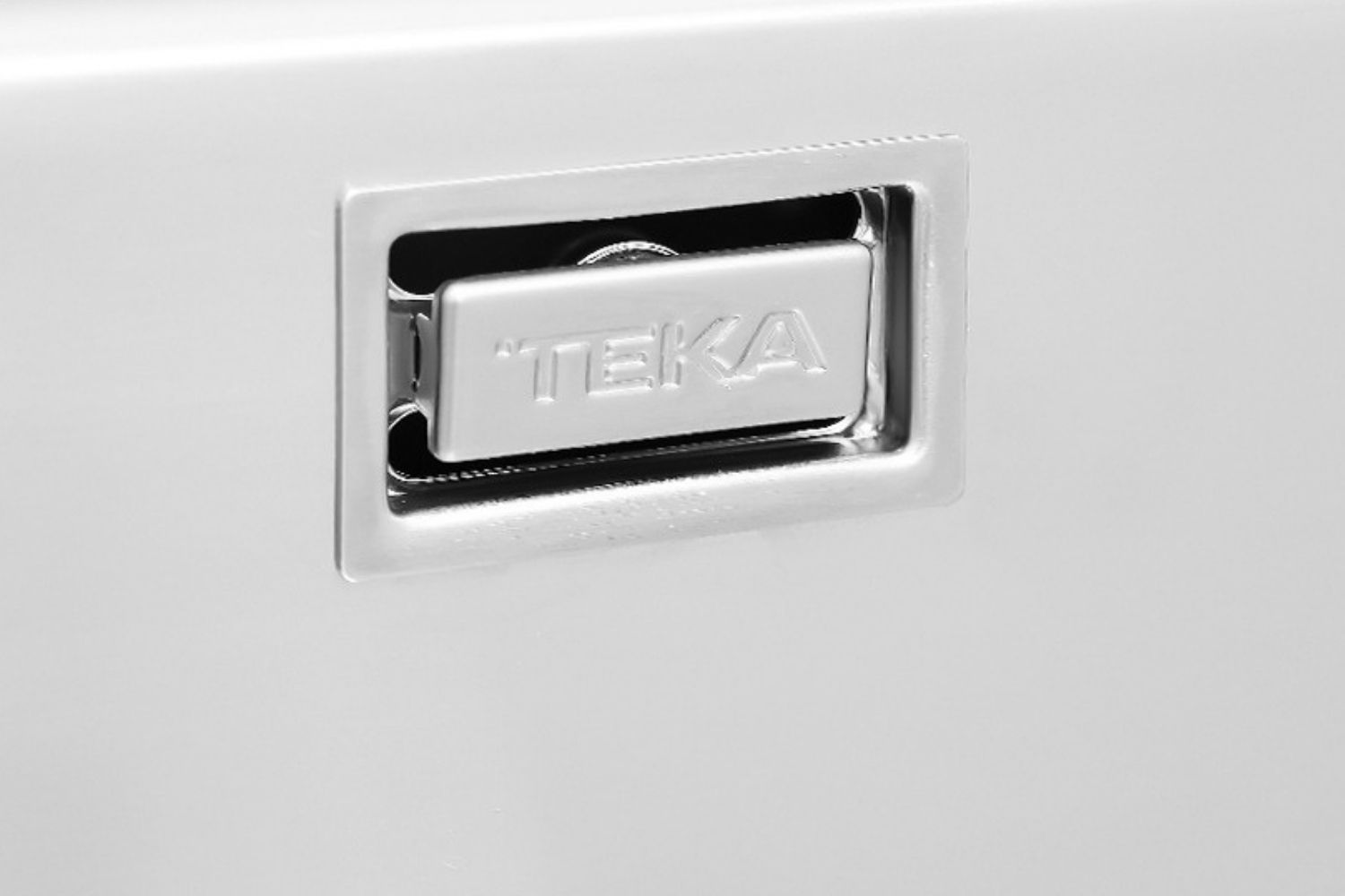 Teka BE LINEA RS15 2B 860 tích hợp lỗ thoát tràn giữ an toàn cho căn bếp