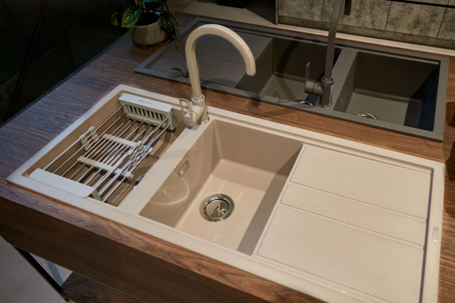 chậu rửa bát 2 ngắn với hai phương thức lắp âm/lắp nổi