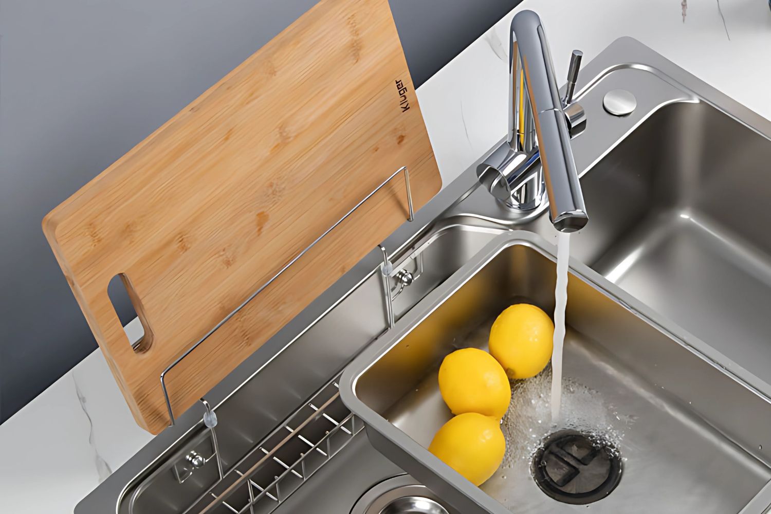 Cài thớt bằng hai thanh inox, ngăn đọng nước