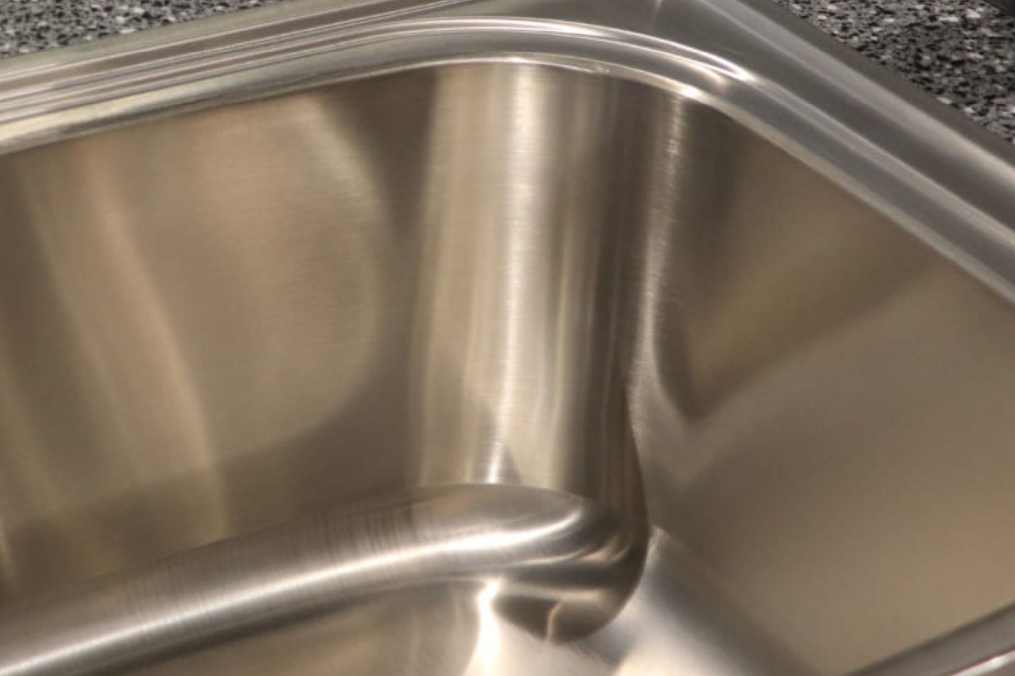 Malloca MS 1024 thiết kế liền mạch, bo góc ấn tượng