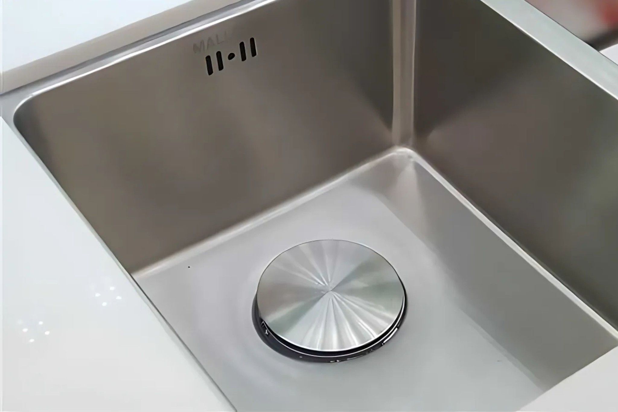 Chậu rửa MS 6075 trang bị lớp chống ồn và ngăn tụ hiệu quả.