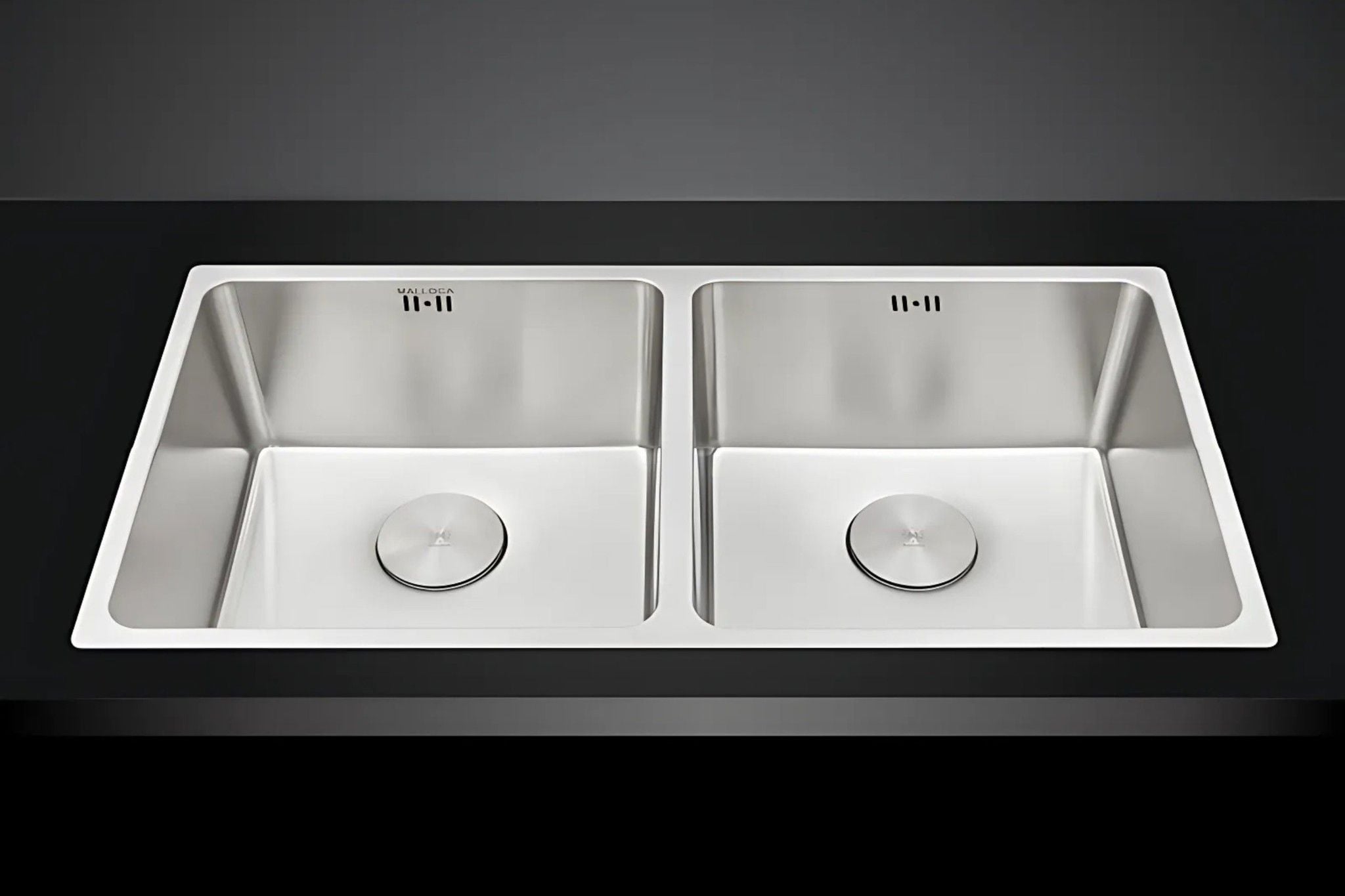 Chậu rửa chén MS 6075 được thiết kế lắp âm với 2 hộc rộng rãi